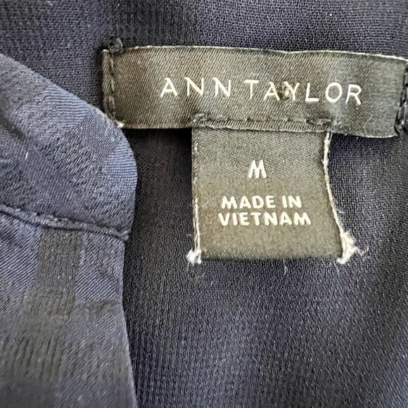 Ann Taylor Navy Blue Jacquard V-Neck Ruffle Button Down Popover Blouse Size M - Picture 4 of 7